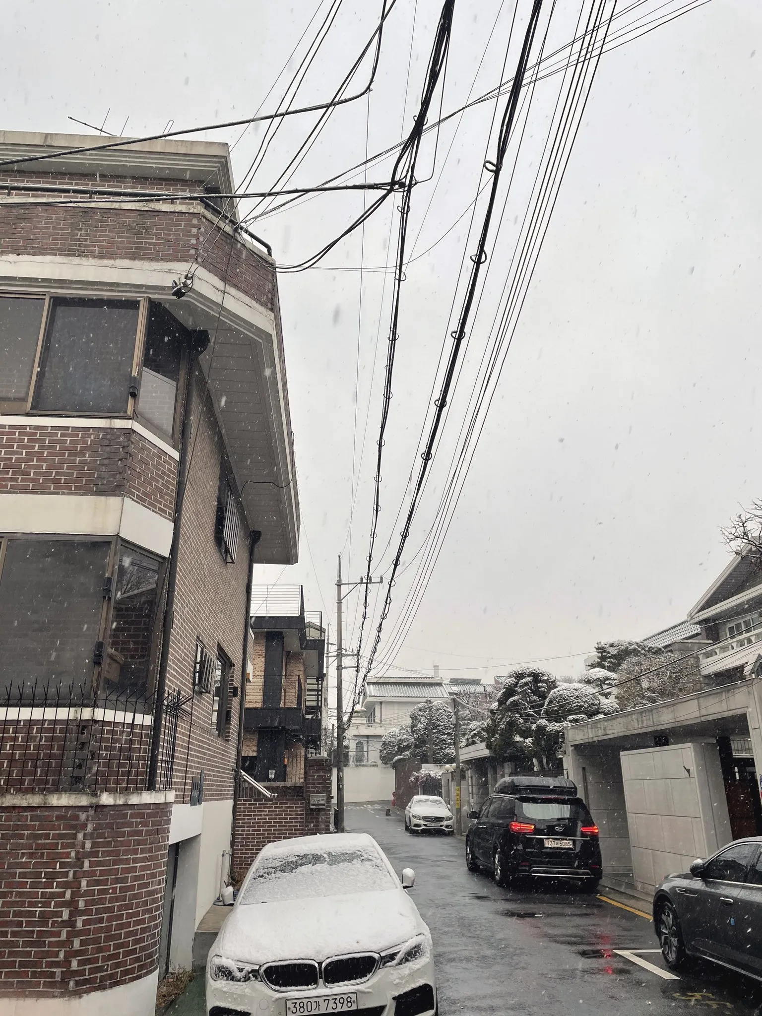 A narrow Seoul alley covered in snow